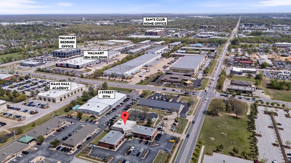 1001 SE 28th St, Bentonville, AR à louer - Photo de l’immeuble – Image 3 sur 10