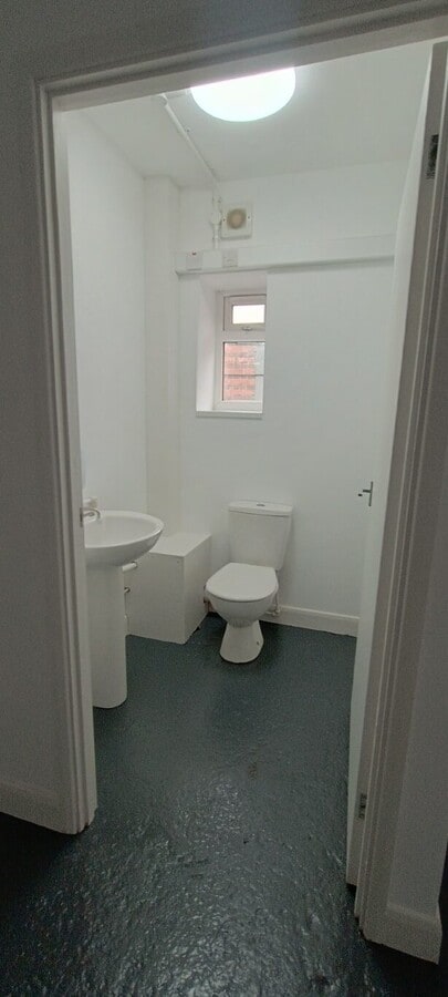 1649 Pershore Rd, Birmingham, WMD B30 3DR - Lot 5 - - Photo intérieure - Image 1 of 8