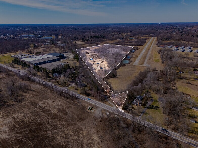 00 VL Milford Road Rd, New Hudson, MI à vendre - Photo de l’immeuble – Image 3 sur 10