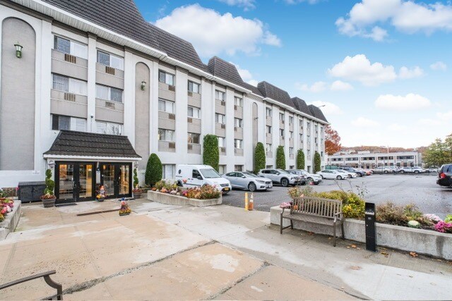 1000 Targee St, Staten Island, NY à vendre - Photo de l’immeuble – Image 2 sur 13