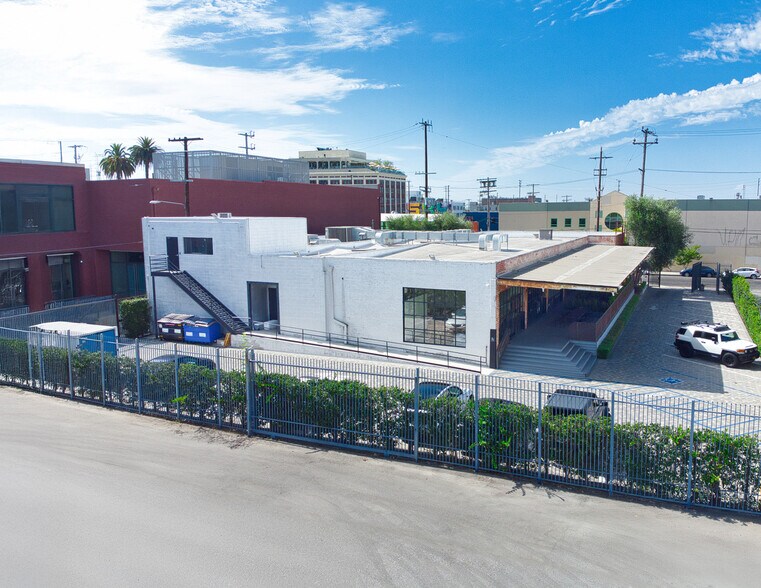 2045 Violet St, Los Angeles, CA à vendre - Photo de l’immeuble – Image 2 sur 9