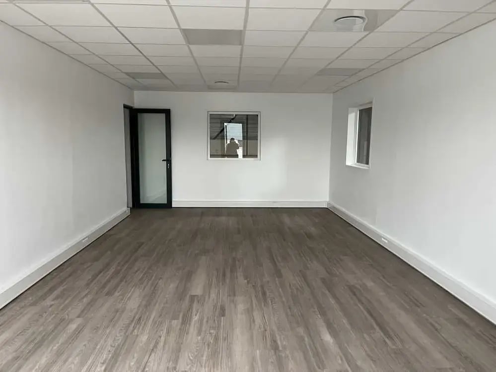 Bureau dans Corbas à louer Photo intérieure– Image 1 sur 2