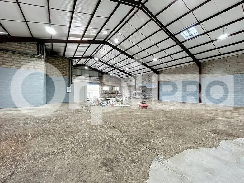 Industriel/Logistique dans Rochy-Condé à louer - Photo de l’immeuble – Image 2 sur 5