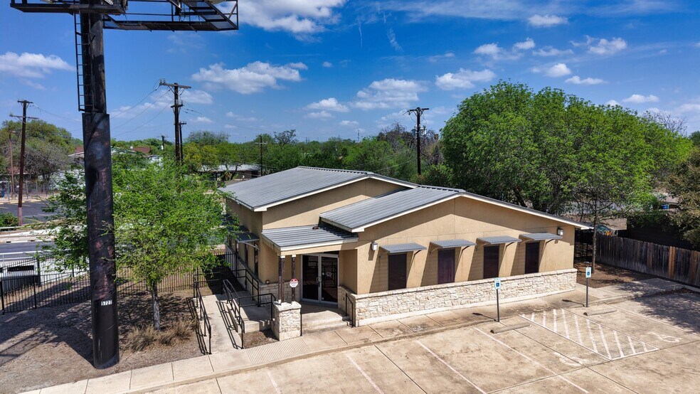5727 W I-10 Fwy, San Antonio, TX à louer - Photo de l’immeuble – Image 3 sur 40