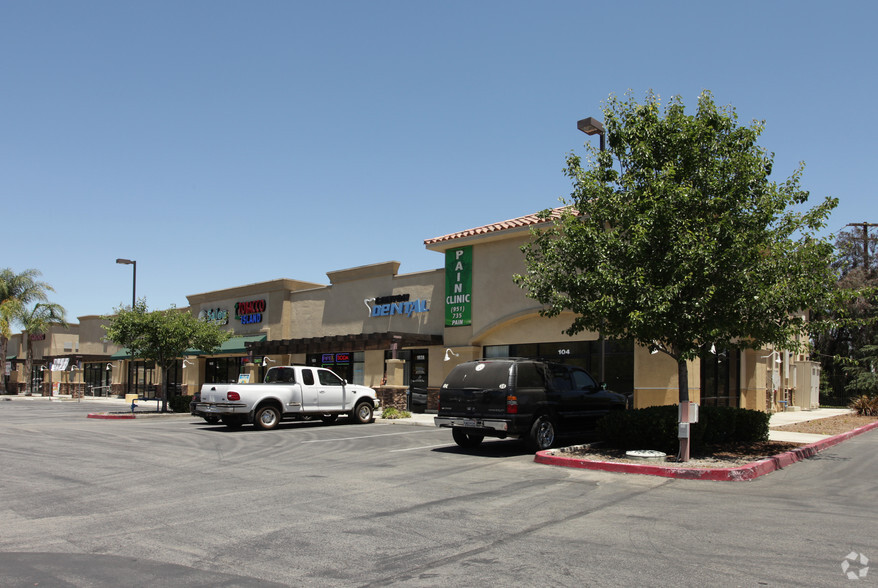 1561 E Ontario Ave, Corona, CA à louer - Photo principale – Image 1 sur 9