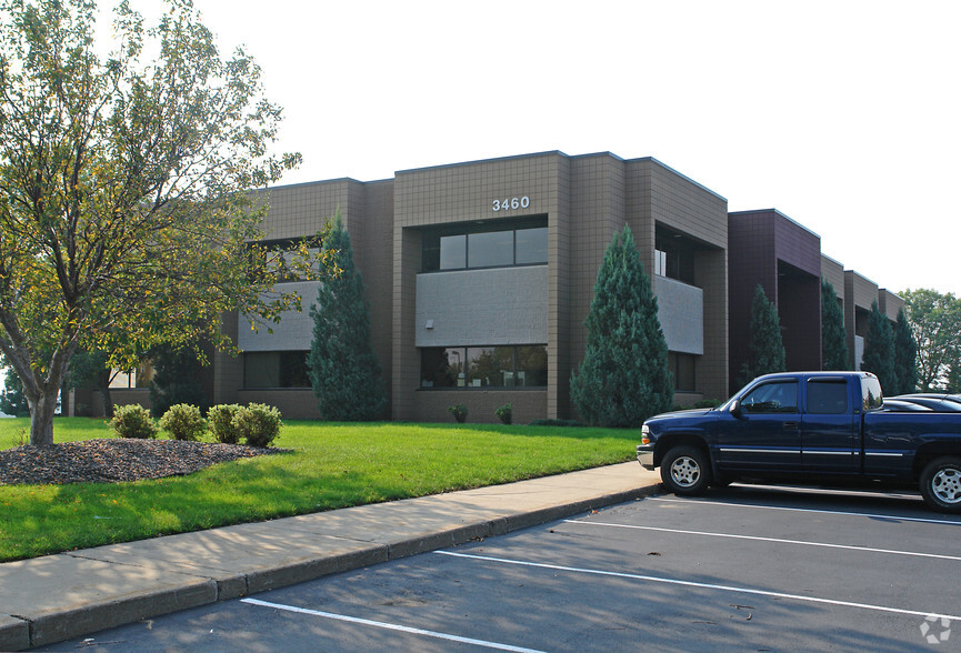 3460 Washington Dr, Eagan, MN à louer - Photo de l’immeuble – Image 2 sur 2