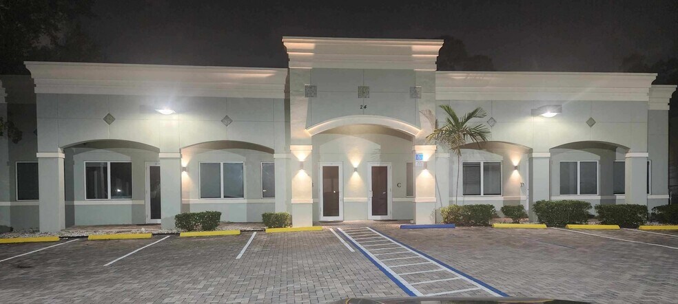 24 SW 10th St, Fort Lauderdale, FL à louer - Photo de l’immeuble – Image 2 sur 14