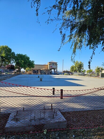 1349 W Pacheco Blvd, Los Banos, CA à vendre - Photo de l’immeuble – Image 2 sur 6