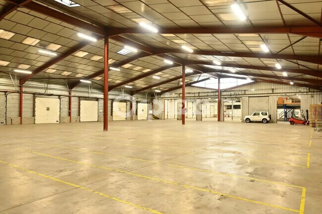 Plus de détails pour Industriel/Logistique à louer