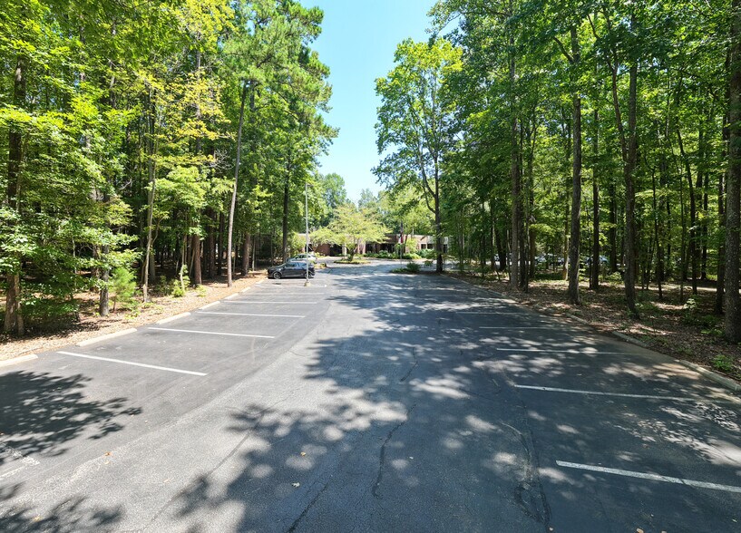 8100 Brownleigh Dr, Raleigh, NC à vendre - Photo de l’immeuble – Image 3 sur 5