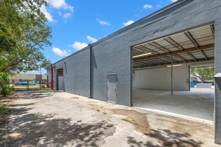 1195 Kapp Dr, Clearwater, FL à louer - Photo de l’immeuble – Image 2 sur 11