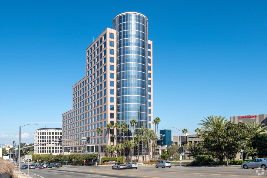 6701 Center Dr W, Los Angeles, CA à louer - Photo de l’immeuble – Image 1 sur 4