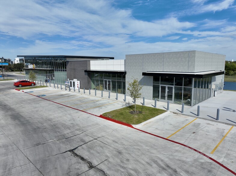 14179 The Lakes Boulevard Blvd, Pflugerville, TX à louer - Photo de l’immeuble – Image 1 sur 7