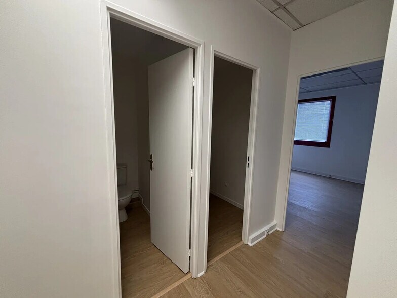 Bureau dans Saint-Denis à louer - Photo de l’immeuble – Image 3 sur 5