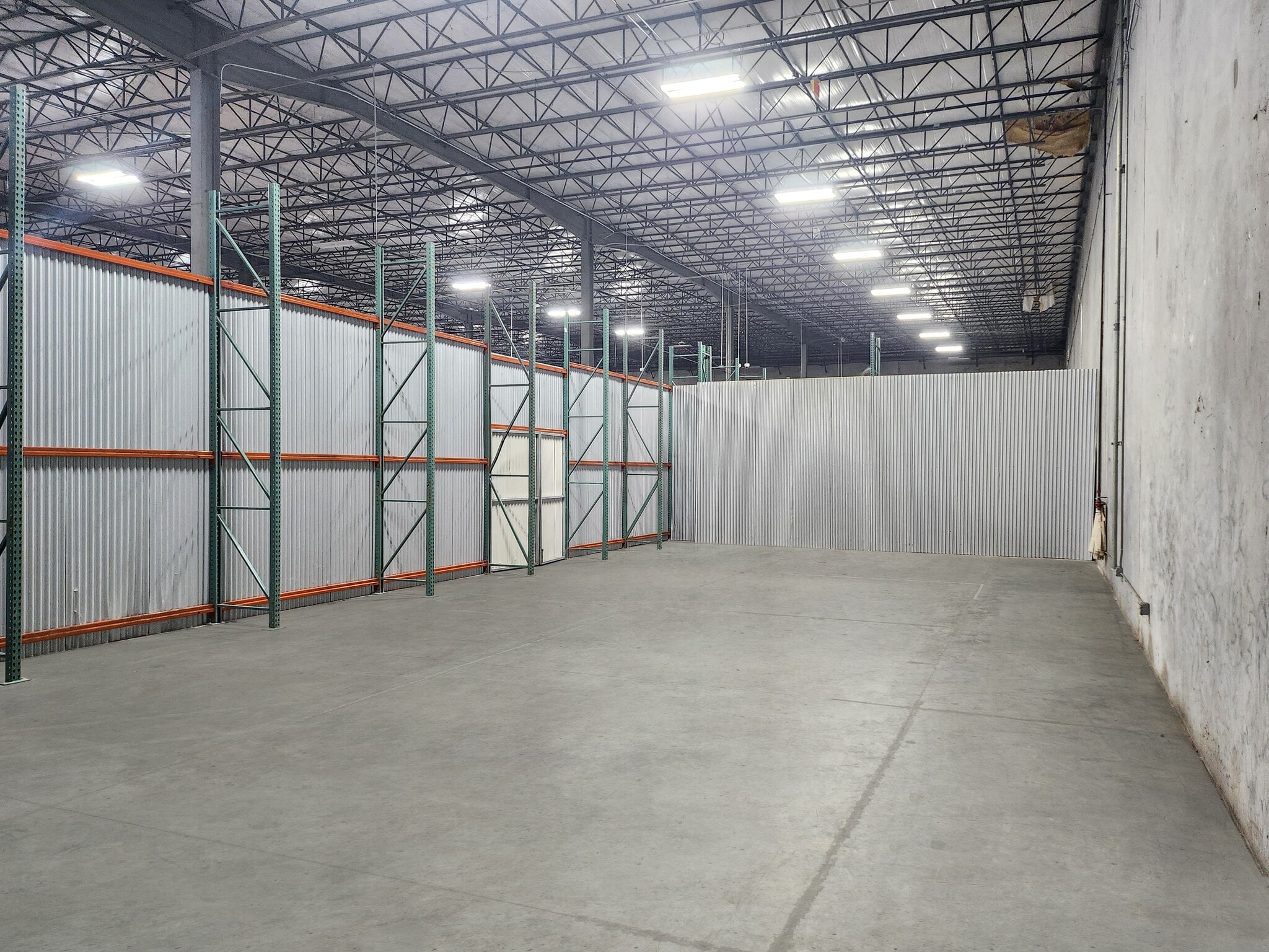 2507 Investors Row, Orlando, FL à louer Photo intérieure– Image 1 sur 2