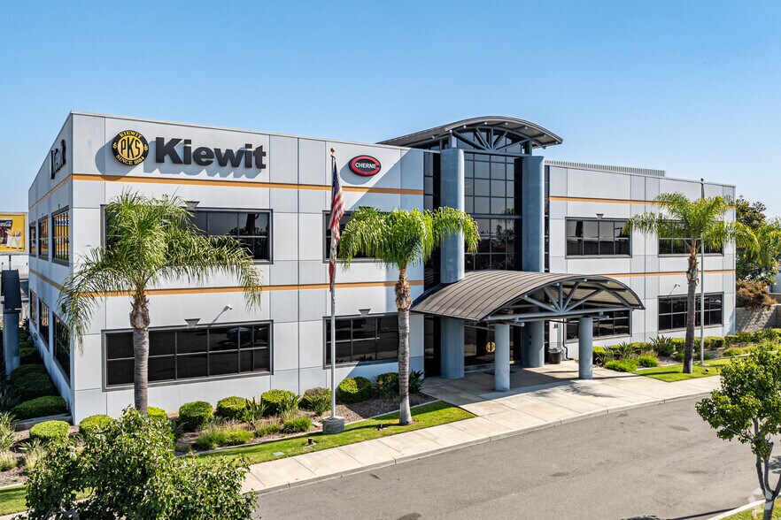 10704 Shoemaker Ave, Santa Fe Springs, CA à vendre - Photo de l’immeuble – Image 2 sur 5