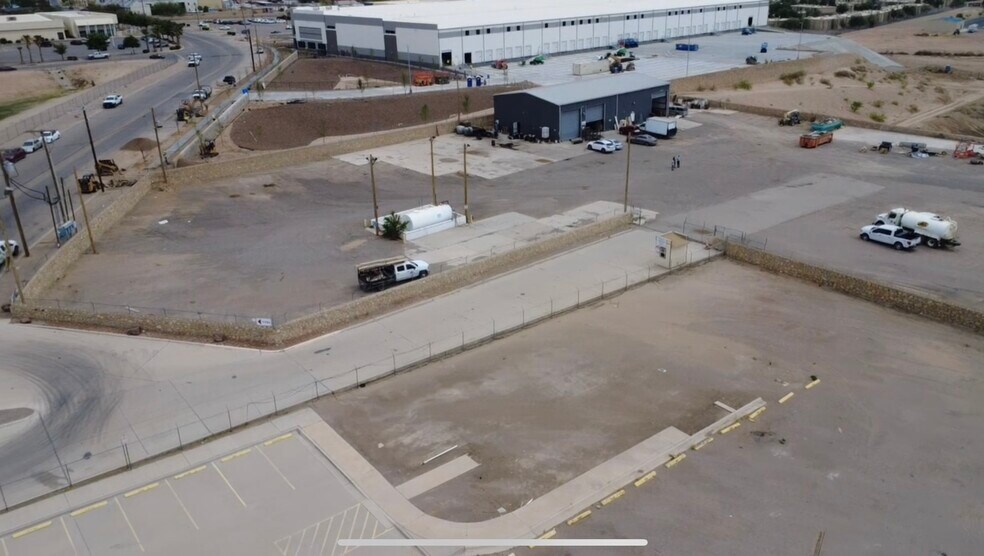 8000 Escobar Dr, El Paso, TX à louer - Photo de l’immeuble – Image 3 sur 17