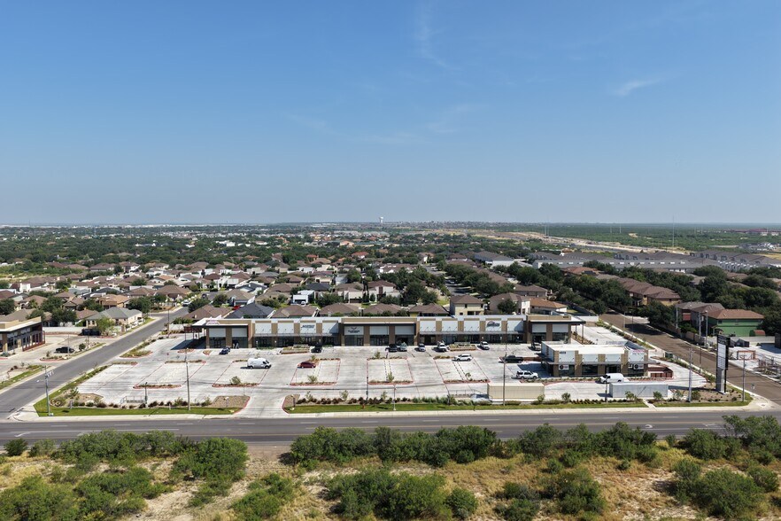 4002 Del Mar Blvd, Laredo, TX à louer - Photo de l’immeuble – Image 3 sur 7