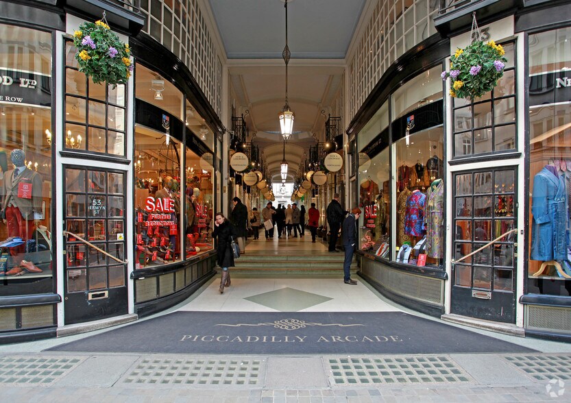52 Jermyn St, Londres à louer - Photo de l’immeuble – Image 3 sur 12