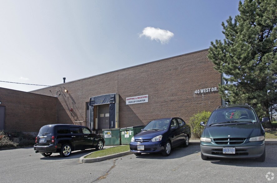 40 West Dr, Brampton, ON à vendre - Photo de l’immeuble – Image 2 sur 5