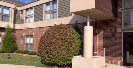 1009 W Glen Oaks Ln, Mequon, WI à louer - Vidéo sur l’annonce professionnelle