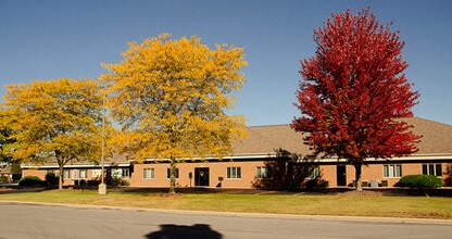 5793 W Grande Market Dr, Appleton, WI à louer Photo de l’immeuble– Image 2 sur 9