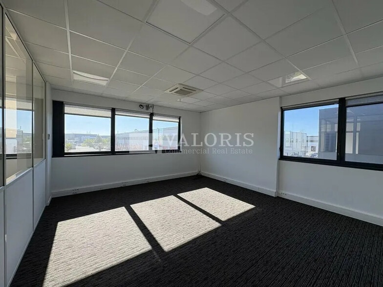 Bureau dans Meyzieu à louer - Photo de l’immeuble – Image 1 sur 6