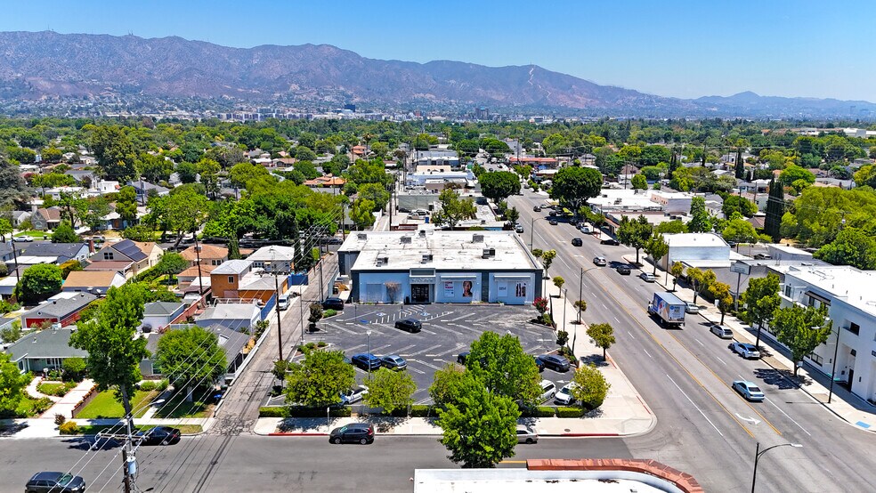 2721 W Magnolia Blvd, Burbank, CA à vendre - Photo de l’immeuble – Image 3 sur 12