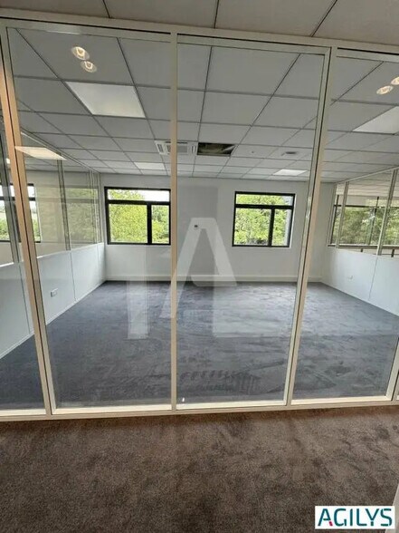 Industriel/Logistique dans Lisses à louer - Photo intérieure – Image 2 sur 7