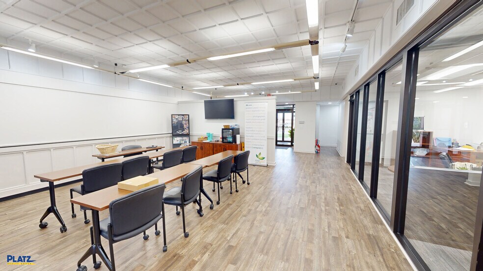 4390 Mahoning Ave, Youngstown, OH à vendre - Photo de l’immeuble – Image 3 sur 19