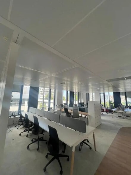 19 Place Françoise Dorin, Paris à louer - Photo de l’immeuble – Image 3 sur 7