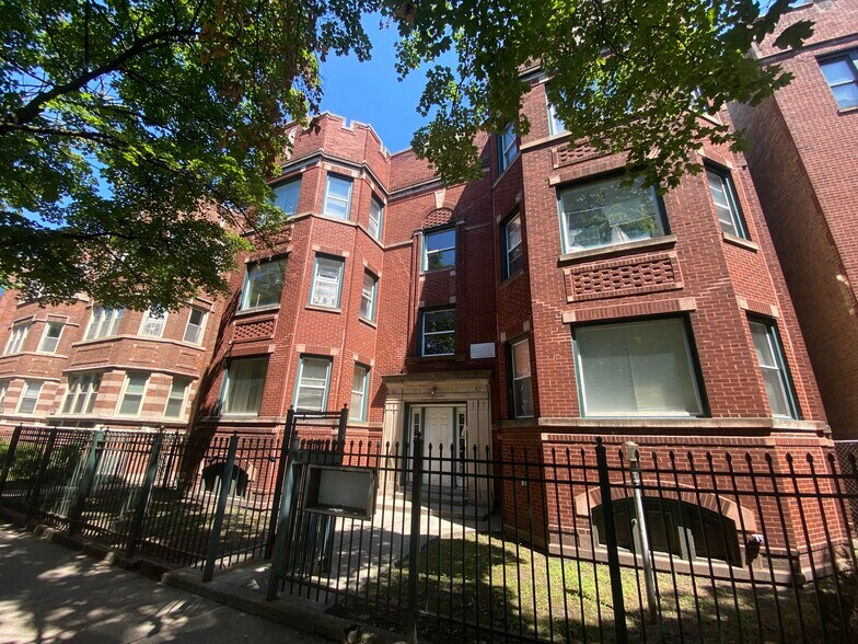 7731-7733 S Kingston Ave, Chicago, IL à vendre - Photo principale – Image 1 sur 46