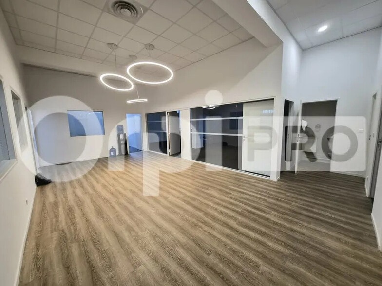 Bureau dans Bétheny à louer - Photo intérieure – Image 2 sur 10