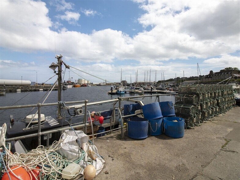 Wickers World, Wick à vendre - Photo de l’immeuble – Image 2 sur 31