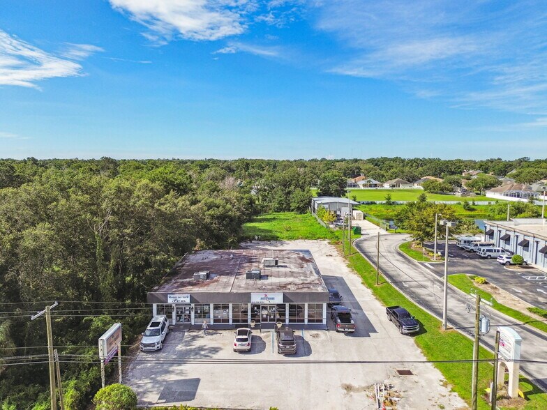 2617 E Brandon Blvd, Valrico, FL à vendre - Photo de l’immeuble – Image 2 sur 7