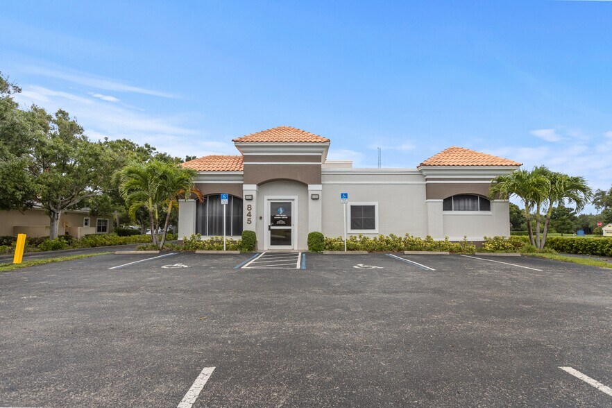 845 37th Pl, Vero Beach, FL à louer - Photo de l’immeuble – Image 3 sur 7