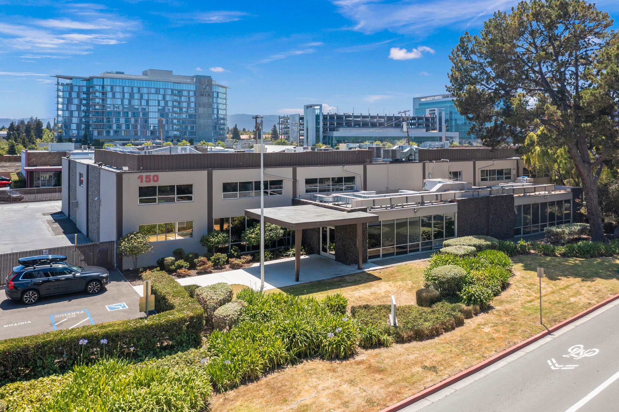 150 Constitution Dr, Menlo Park, CA à louer Photo de l’immeuble– Image 1 sur 10