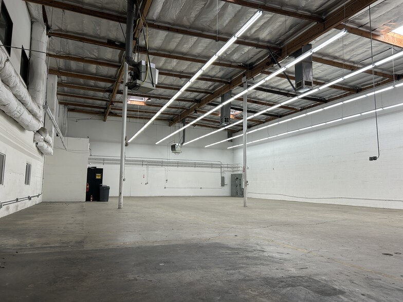 6025 Yolanda Ave, Tarzana, CA à louer - Photo de l’immeuble – Image 3 sur 4