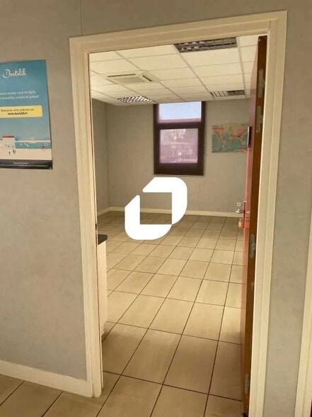 Bureau dans Orly à vendre - Photo de l’immeuble – Image 3 sur 10