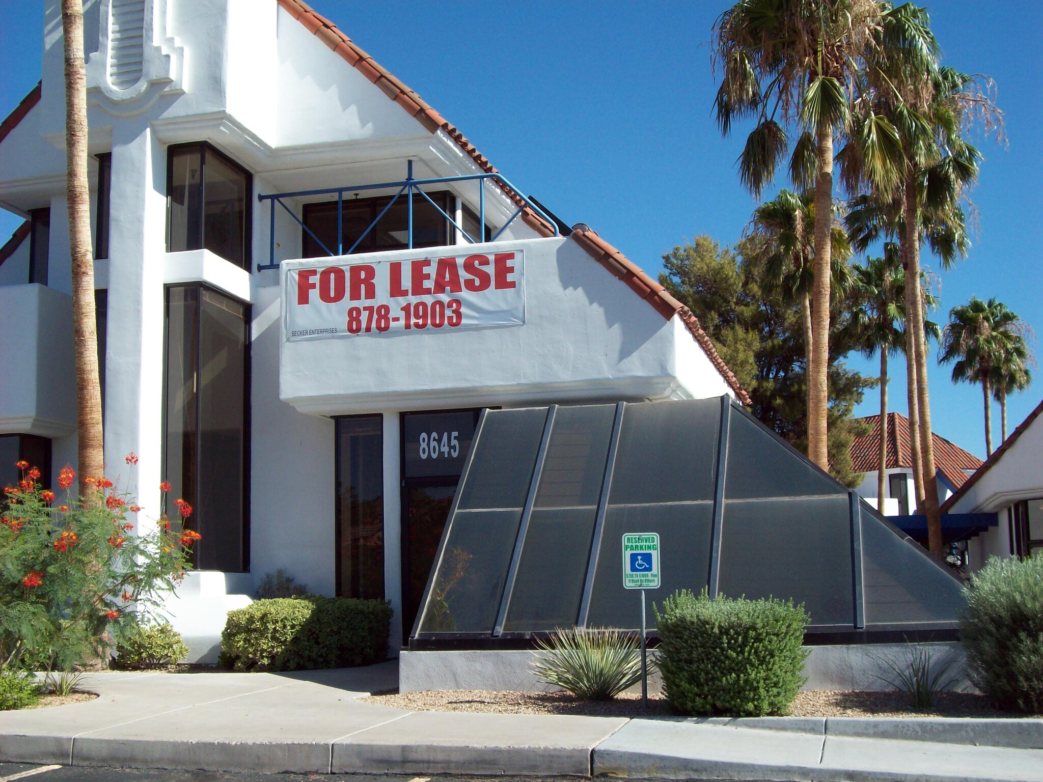 8601-8663 W Sahara Ave, Las Vegas, NV à louer Photo de l’immeuble– Image 1 sur 6