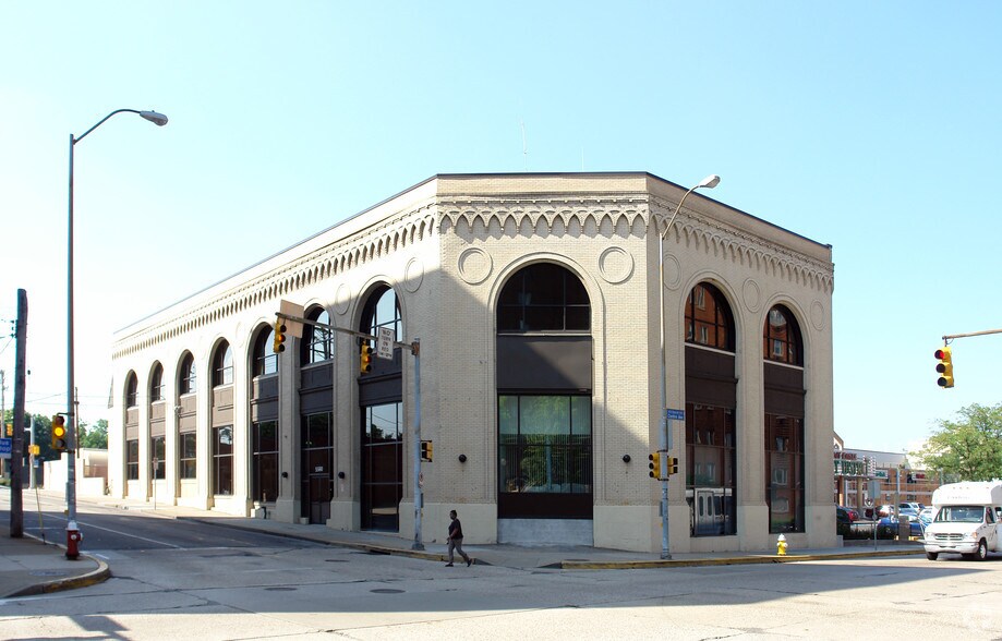 5560 Centre Ave, Pittsburgh, PA à vendre - Photo de l’immeuble – Image 1 sur 3
