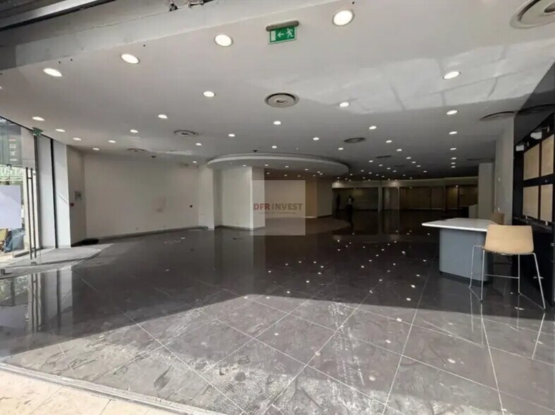 Local commercial dans Paris à louer - Photo de l’immeuble – Image 1 sur 8