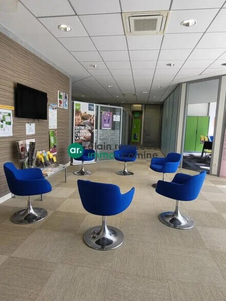 Bureau dans Angers à vendre - Hall d’entrée – Image 2 sur 4