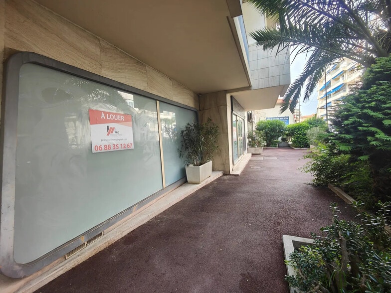 Local commercial dans Antibes à louer - Photo de l’immeuble – Image 3 sur 7