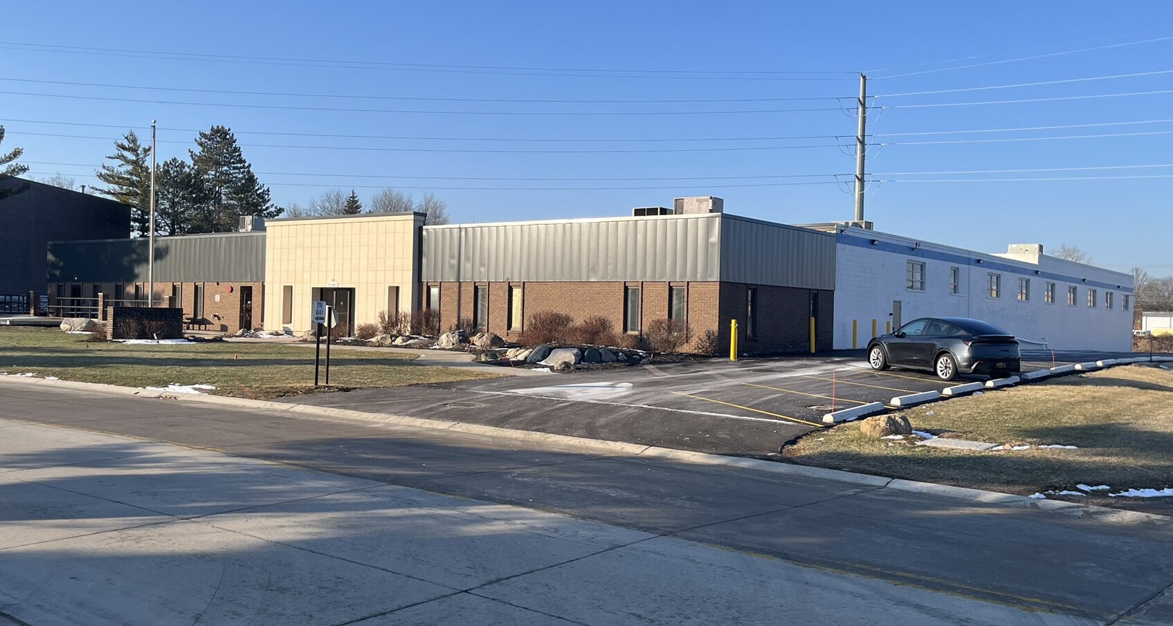 23847 Industrial Park Dr, Farmington Hills, MI à vendre Photo de l’immeuble– Image 1 sur 11