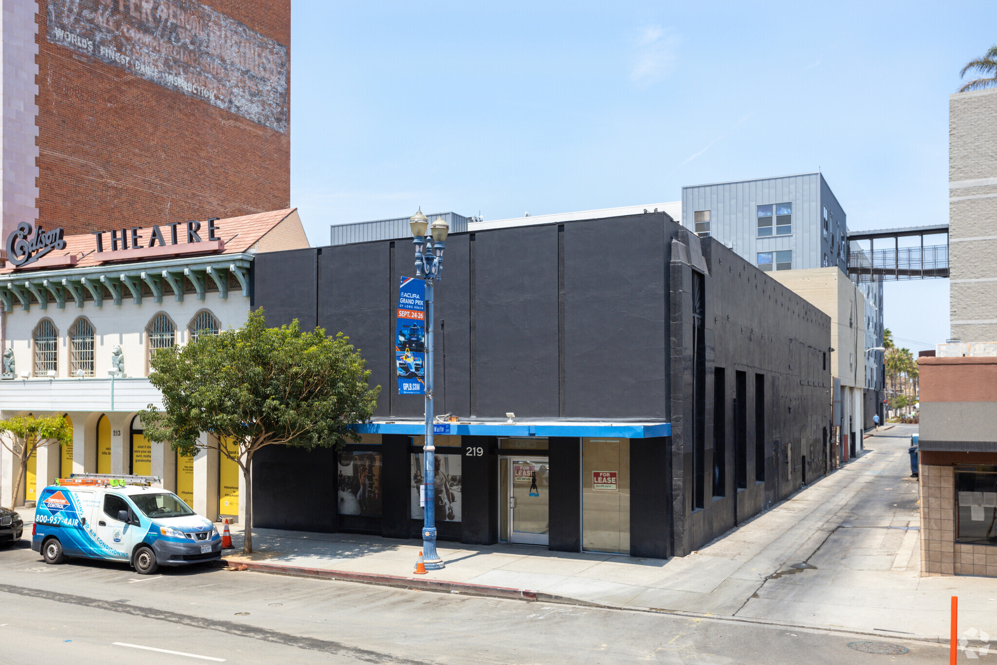 219 E Broadway, Long Beach, CA à vendre Photo principale– Image 1 sur 19
