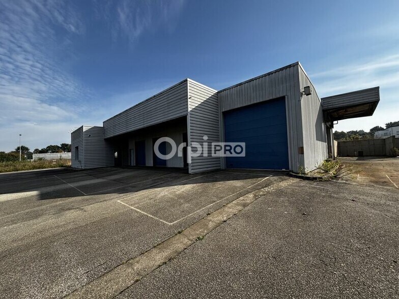 Bureau dans Noyal-Pontivy à louer - Photo de l’immeuble – Image 1 sur 11