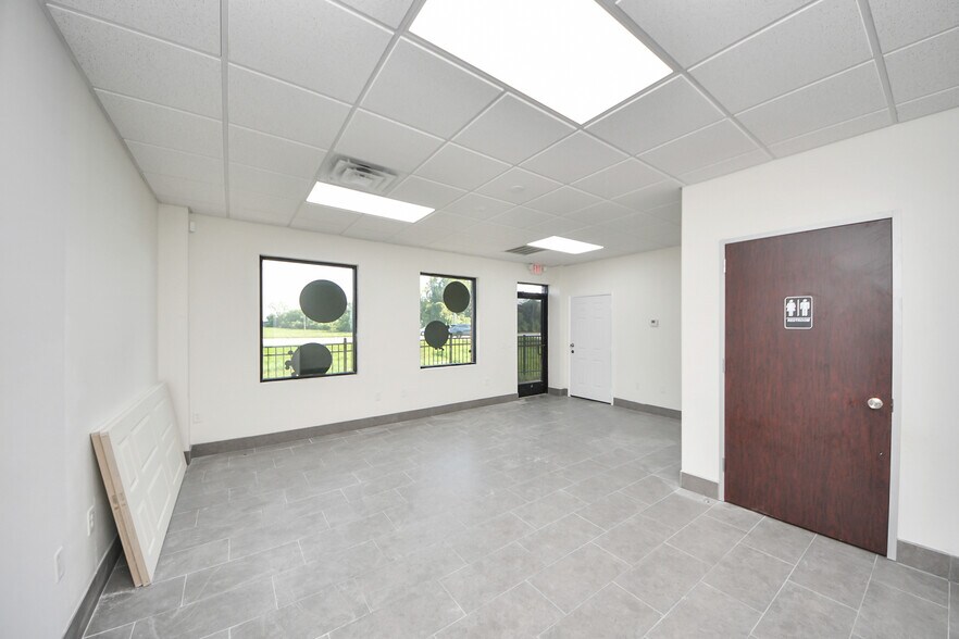 2117 Lamar Dr, Richmond, TX à louer - Photo de l’immeuble – Image 2 sur 43