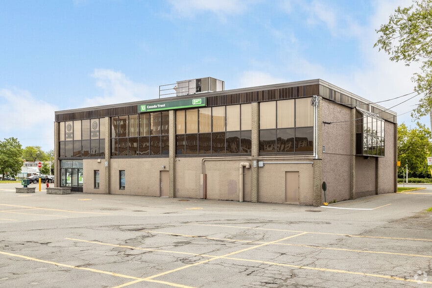 201-203 Boul Hymus, Pointe-claire, QC à louer - Photo de l’immeuble – Image 2 sur 4