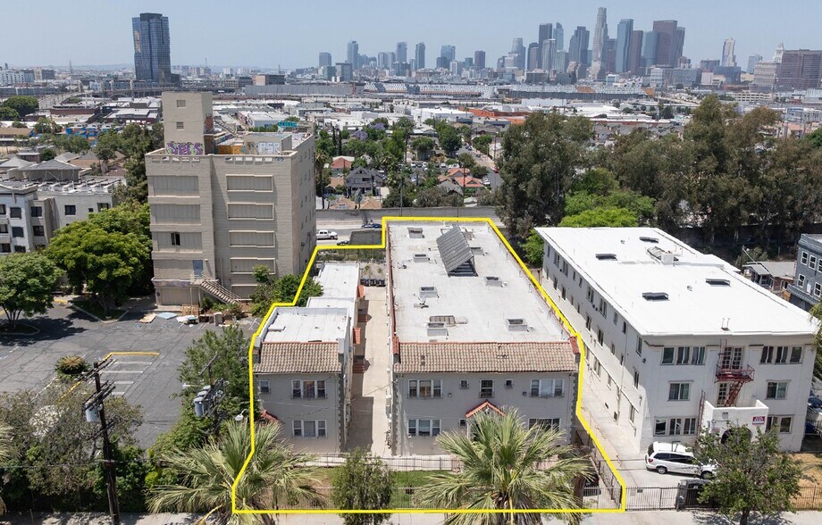 307 S Boyle Ave, Los Angeles, CA à vendre - Photo de l’immeuble – Image 2 sur 11